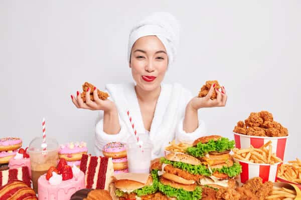 Lots of delicious and unhealthy food - Article about Mukbang